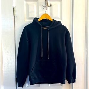 Black Mossy Oak Hoodie with Drawstrings and front pocket - size M